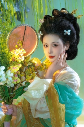 [YITUYU]艺图语 2025.05.12 春日宴 奇妙薇薇vv [17P-293MB]