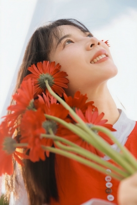[YITUYU]艺图语 2025.12.13 非洲菊我热烈而平静 [15P-230MB]