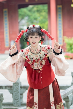 [YITUYU]艺图语 2025.11.11 新年好 湫一只岁岁 [60P-1.85GB]