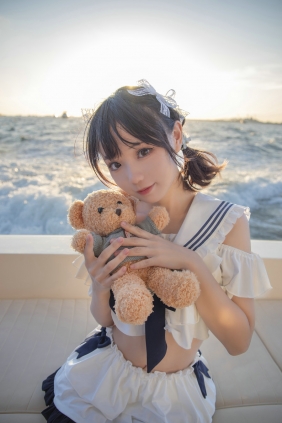 花柒Hana - 三亚熊之海军风泳装 [12P-152MB]