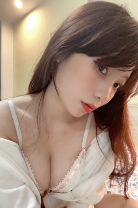 usejan - 白色连帽衫 [50P1V-176MB]