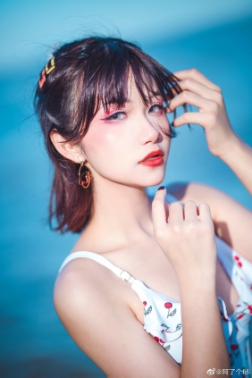 动漫博主阿了个fifi - 夏天泳装 [13P-22MB]