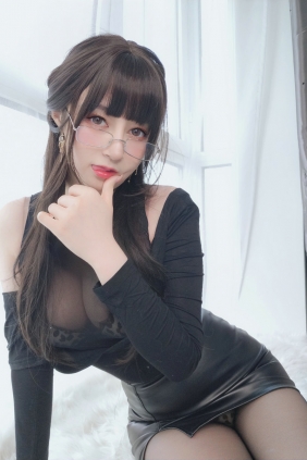 Coser小姐姐白银 - 黒糸女上司 [23P1V-90MB]