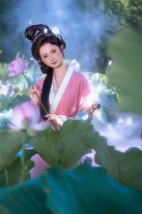 [YITUYU]艺图语 2025.11.12 荷仙 冰皮月亮蛋~ [9P-323MB]