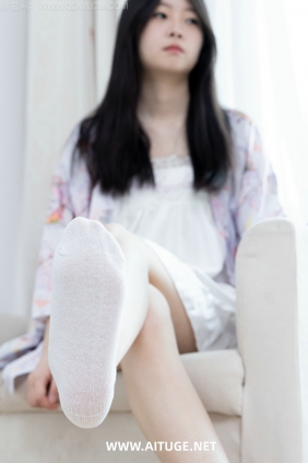 物恋传媒 No.2715 萌萌-木屐、薄黑丝、纯白棉袜 [197P1V-5.64GB]