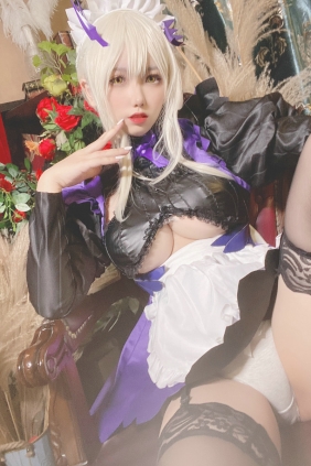 芋圆侑子SJ_ - 黑枪呆女仆自拍 [24P3V-211MB]