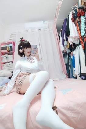 二次元美女古川kagura - 白丝JK [41P4V-217MB]