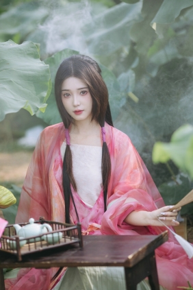 [YITUYU]艺图语 2025.05.15 晚风吹倒荷花叶 褚鸢鸢 [18P-365MB]