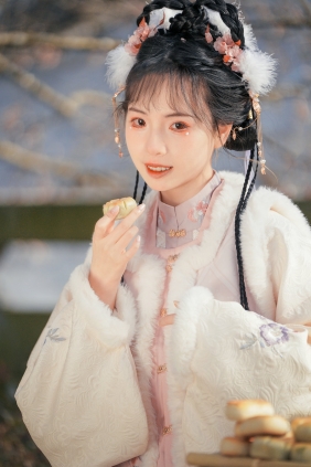 [YITUYU]艺图语 2025.11.04 古风人像拍摄-素素 illion [13P-150MB]