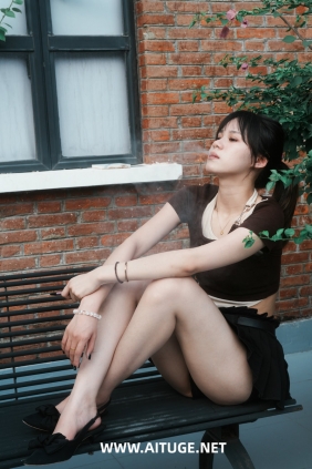 [YITUYU]艺图语 2025.10.19 极简咖啡 [19P-260MB]