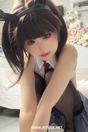 Quan冉有点饿 - 逆兔自拍 [25P-92MB]