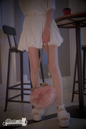 福利姬木花琳琳是勇者 - 夜店小公举 [43P2V-2.02GB]