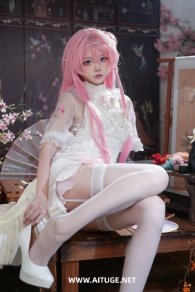 清纯少女五更百鬼 - 桃乐丝旗袍 [12P-136MB]