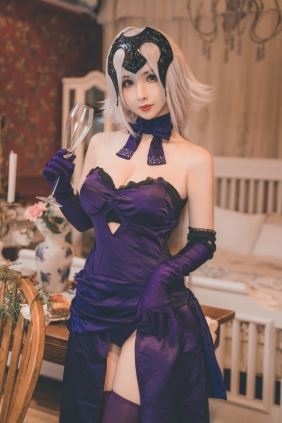 COS福利rioko凉凉子 - 醉贞 [29P7V-689MB]