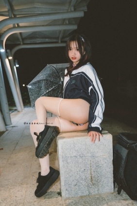 动漫博主柒柒要乖哦 - 校服 [42P1V-376MB)