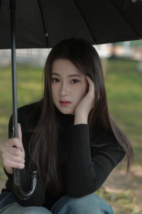 [YITUYU]艺图语 2025.11.20 黑色心事 予晗 [30P-323MB]