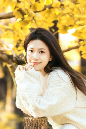 [YITUYU]艺图语 2025.12.17 专属于秋天的银杏 [15P-212MB]
