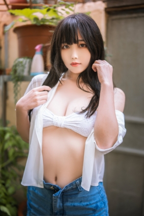 Cosplay汪知子 - 夏日小院 [33P-638MB]