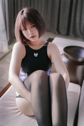 半半子 - 競泳水着を着た彼女 [35P-78MB]