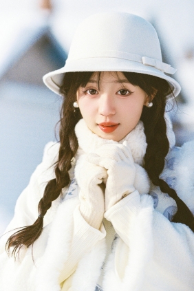 [YITUYU]艺图语 2025.11.19 雪花 美美晓鱼 [12P-50MB]