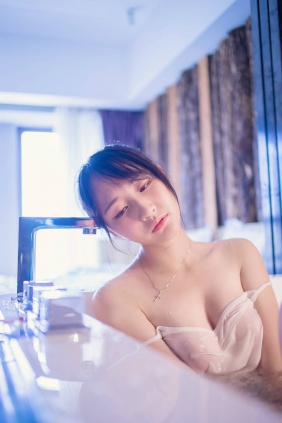 摄影师小何童鞋写真 - Su 浴室 [90P-161MB]