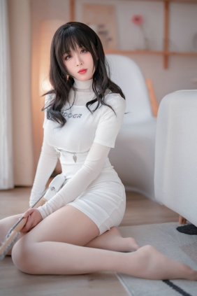 轩萧学姐 - 吉他妹妹 肉丝套 [61P-108MB]