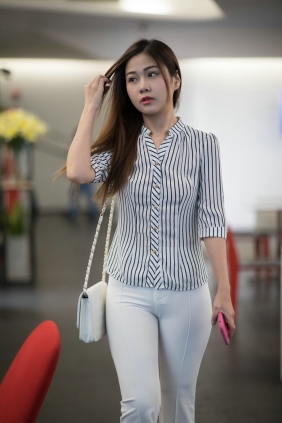 精选街拍视频 No.7221 白色西裤美女 [460P2V-18.8GB]