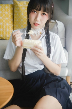 微博人气Coser不呆猫 - 奶油少女 [80P4V-100MB]