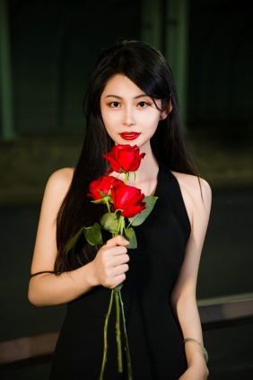 [YITUYU]艺图语 2025.12.23 灿烂热烈，熠熠生辉 [9P-86MB]