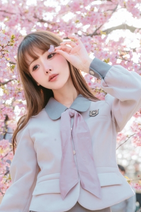 紫氯氯 - 樱花下的JK少女 [18P-71MB]