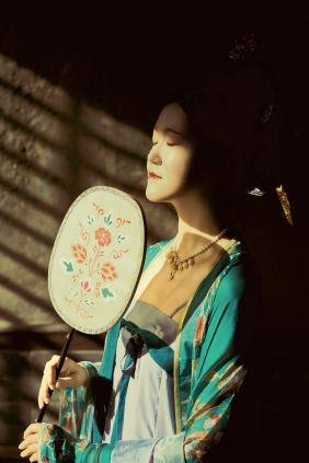 [YITUYU]艺图语 2025.10.24 秋游古寺 [27P-337MB]