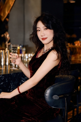[YITUYU]艺图语 2026.02.03 酒吧氛围感人像 [18P-225MB]