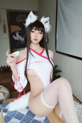 白嫩美少女鬼畜瑶 - 狐耳女巫 [31P-96MB]