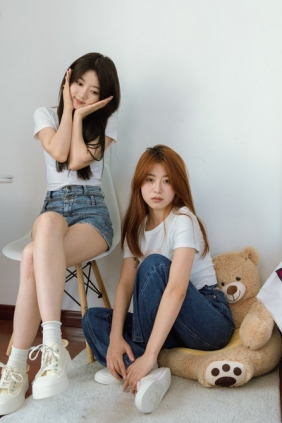 物恋传媒 No.1418 欢欢&乐乐-闺蜜午后 [146P1V-4.00GB]