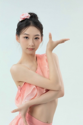 [YITUYU]艺图语 2025.06.14 跳傣舞的少女 小桃儿酱 [16P-86MB]