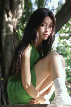 [YITUYU]艺图语 2025.12.25 夏天树下 [12P-43MB]