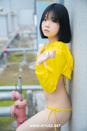 一只小栗奈 - 天台小雨衣 [169P1V-841MB]