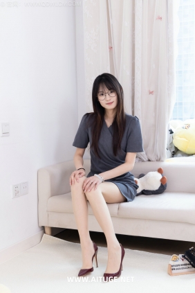 物恋传媒 No.2733 山奈-高跟凉鞋、薄肉丝、裸足 [182P1V-6.16GB]