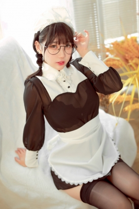 周叽是可爱兔兔 - 眼镜女仆 [36P3V-525MB]