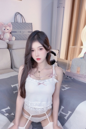 虎牙小小奶瓶儿 - 纯欲吊带 [12P1V-142MB]
