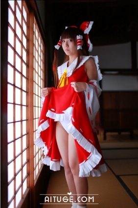 [Cosplay] Reimu Hakurei with dildo and toys - Touhou Project Cosplay