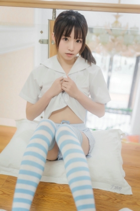 动漫博主Kitaro_绮太郎 - 蓝白条纹袜 [42P-110MB]