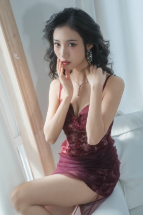 [YITUYU]艺图语 2025.12.24 绯色私语 o1ne万 [72P-739MB]