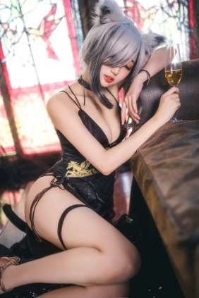 周叽是可爱兔兔 - 礼服 [24P-337MB]