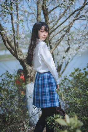 拿相机的执义 -『JK少女日记』樱与春③出镜@阿浔浔 [13P-46MB]