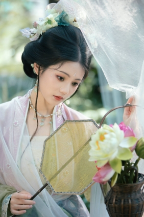 [YITUYU]艺图语 2025.06.25 半篓春 吴莹琨琨 [27P-260MB]
