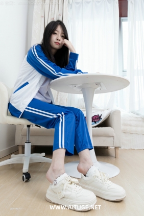 物恋传媒 No.2696 萌萌-板鞋、白棉袜、裸足、半脱袜子、校服 [194P1V-5.84GB]