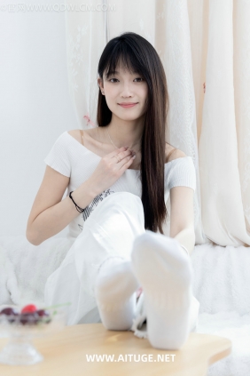 物恋传媒 No.2670 山奈-帆布鞋、白棉袜、薄黑丝 [156P1V-3.95GB]