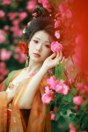 [YITUYU]艺图语 2025.05.10 蔷薇汉服 悦璃 [15P-100MB]