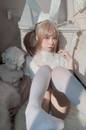 动漫博主果咩酱w - 兔兔护士 [12P-63MB]